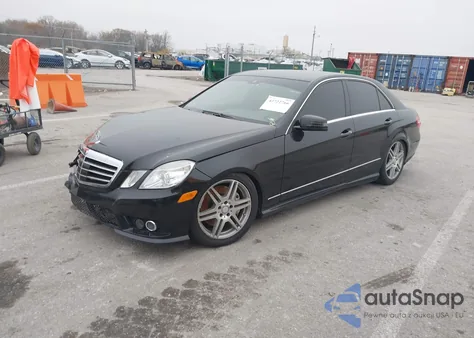 2010 Mercedes-Benz E 550 4Matic z USA, uszkodzony, nr VIN WDDHF9AB4AA164357